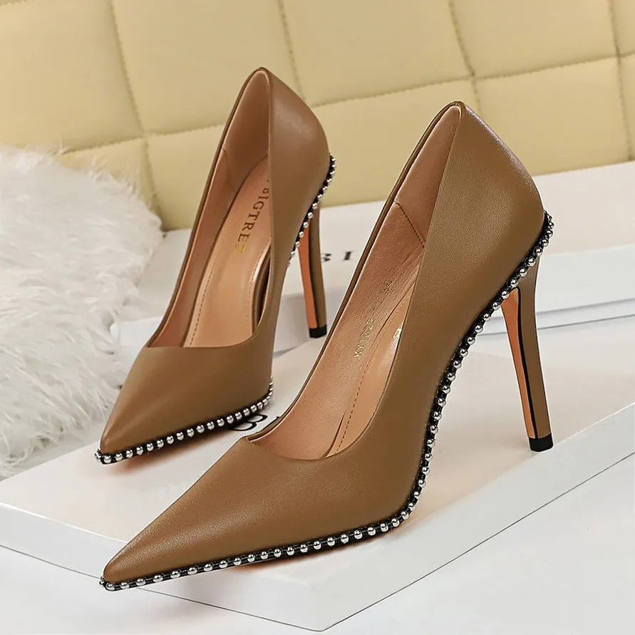 Small Studded Trim Pointed Toe Heel