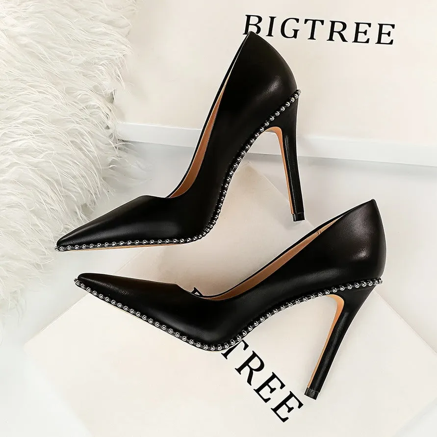 Small Studded Trim Pointed Toe Heel