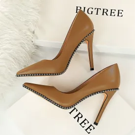 Small Studded Trim Pointed Toe Heel