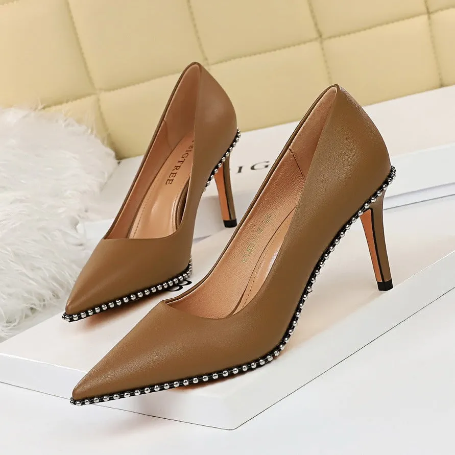 Small Studded Trim Pointed Toe Heel